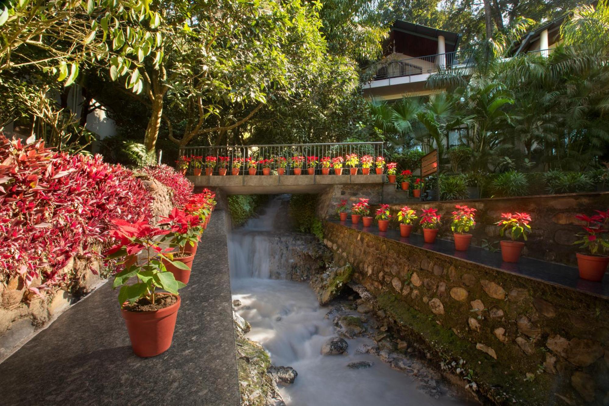 Anand Kashi By The Ganges Rishikesh - Ihcl Seleqtions Hotel Sirasu Bagian luar foto